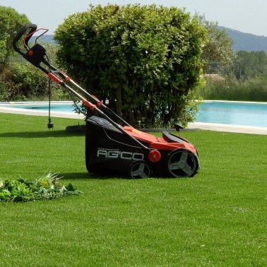 Brosseuse électrique aspirante gazon synthétique 1800w