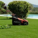 Brosseuse électrique aspirante gazon synthétique 1800w