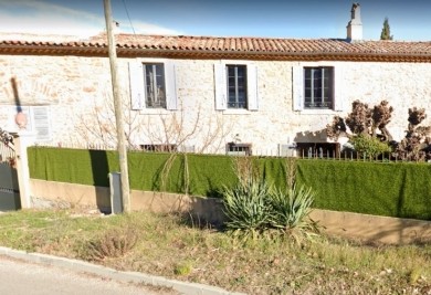 Un brise vue insolite en gazon synthétique